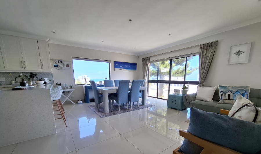 To Let 4 Bedroom Property for Rent in Bloubergstrand Western Cape